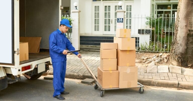 Locals Movers in Dubai