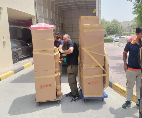 truck loading in dubai