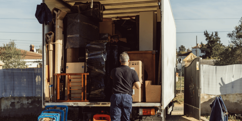 moving truck dubai