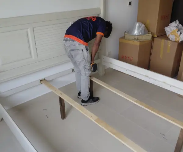 Packers and movers in Dubai moving boxes and furniture